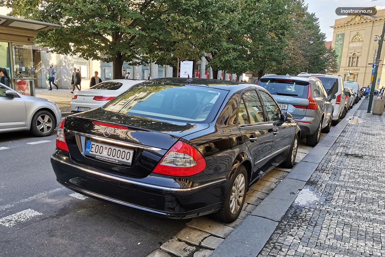 Mercedes-with-nice-numbe