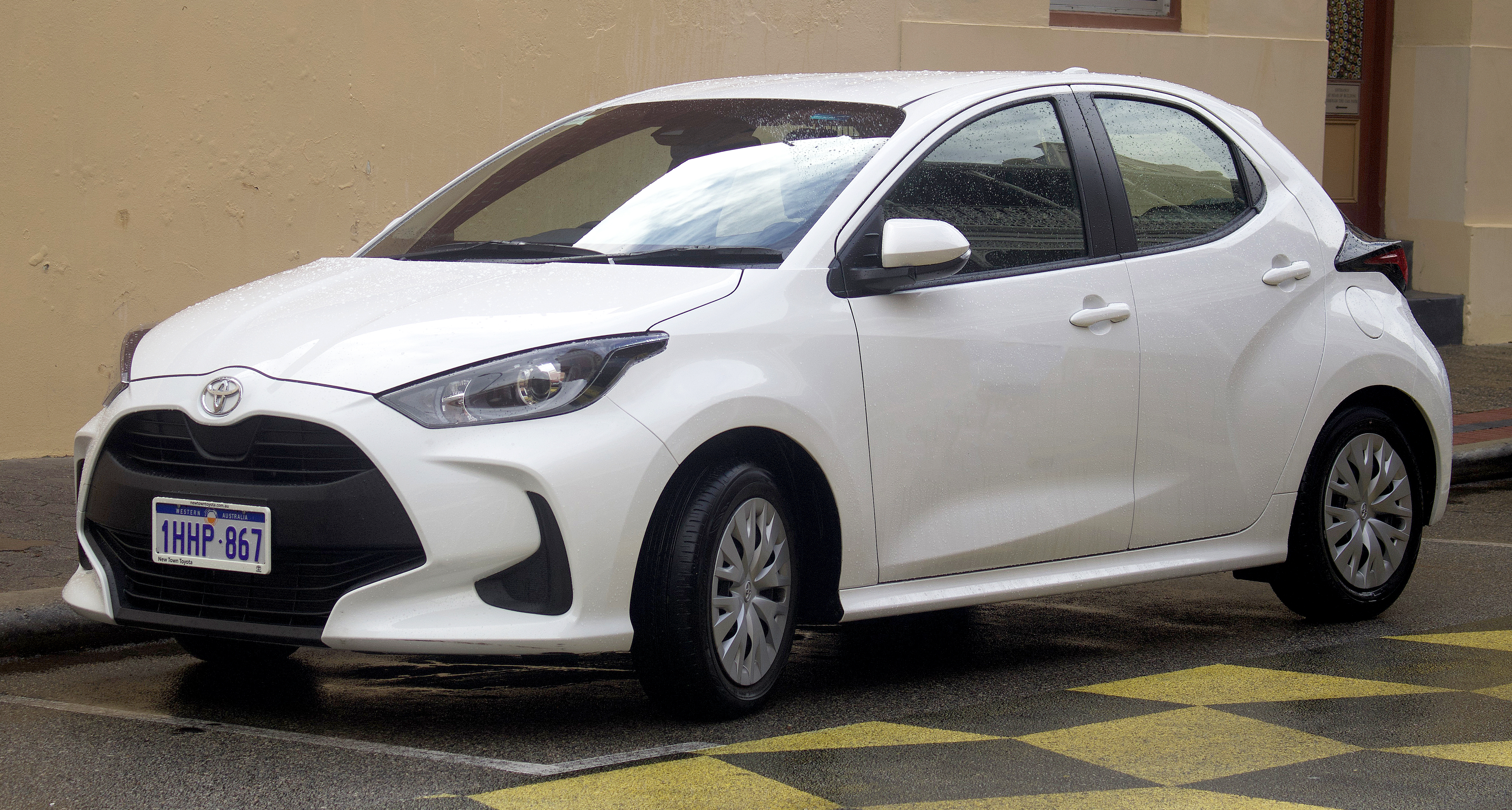 Toyota_Yaris_Ascent
