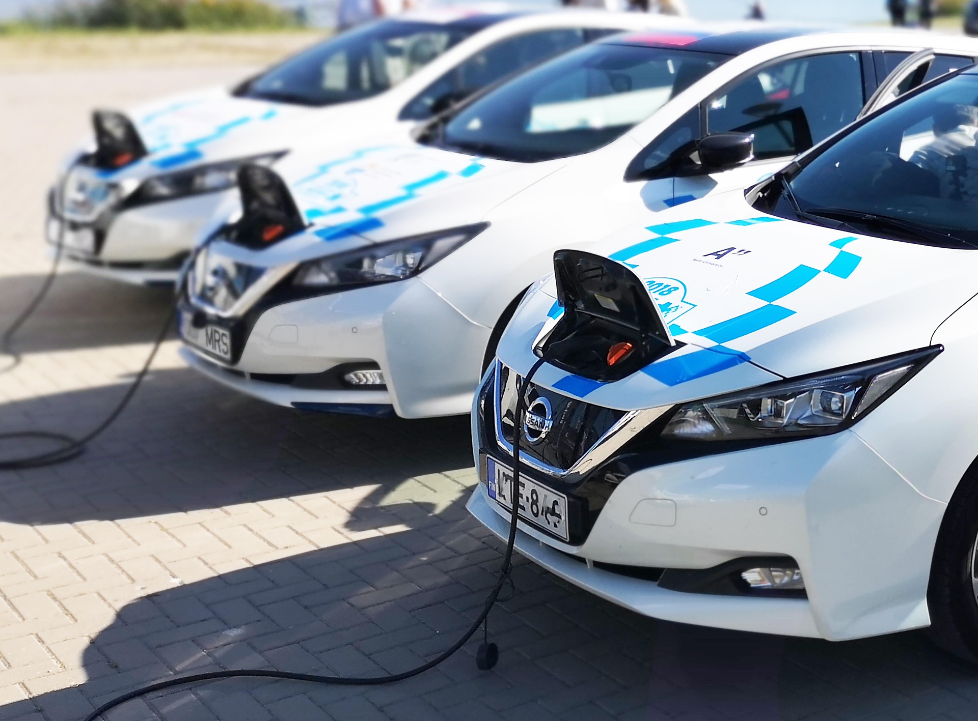 bixusas-charging-6049743_1920.jpg