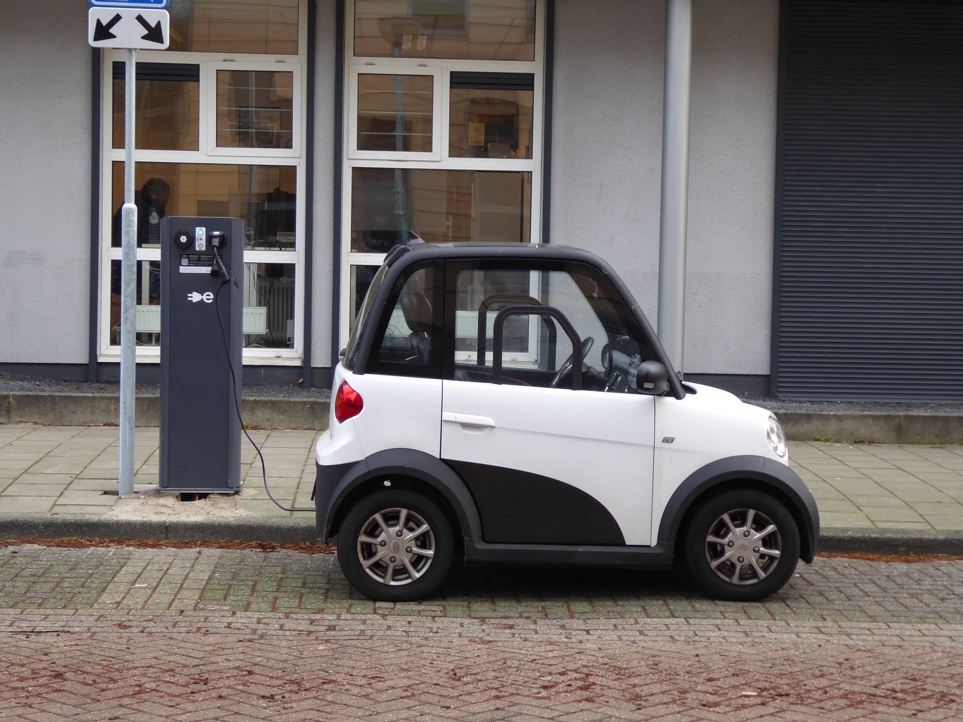 Kolik stojí nabíjení elektromobilu doma a na veřejných stanicích